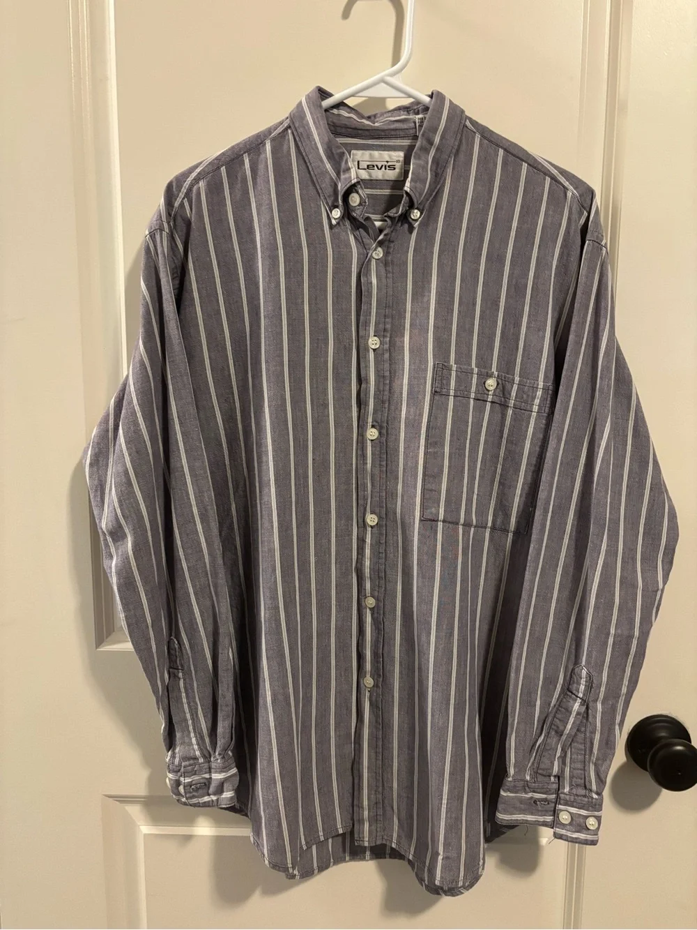 Levi's Vintage Men's Size Medium Blue Striped Button Down Shirt Long Sleeve VTG